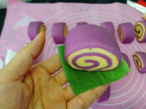 喜欢用粽叶垫底，蒸出来比较香