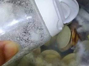 青娥都煮开了，放盐