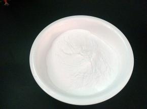 把冰皮预拌粉倒入碗中。