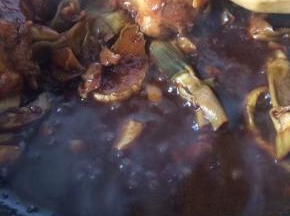 一起翻炒均匀小火慢炖