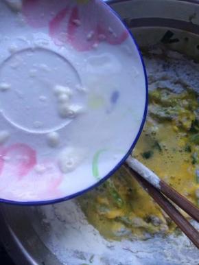 慢慢加入适量水