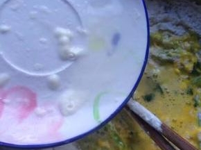 慢慢加入适量水