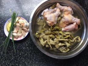 食材准备，笋干浸泡