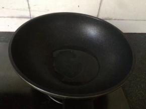 锅中热油