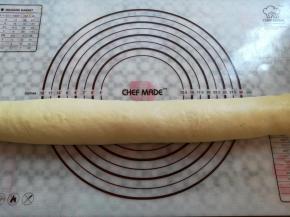 面团收口捏紧朝下