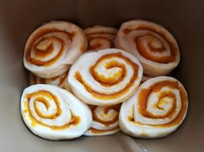 面包桶最上面一层再次放5个面团