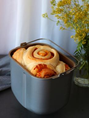 面包烤熟后立即从面包机里取出