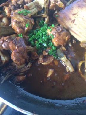 最后大火收汁撒上葱花