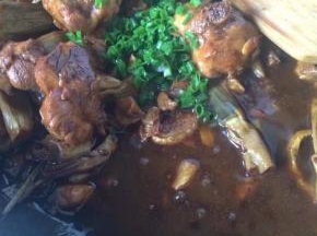 最后大火收汁撒上葱花