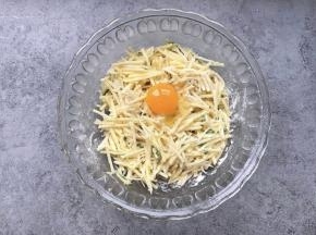 加入鸡蛋一个
