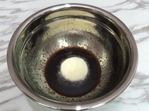 加入奶粉混合均匀