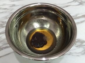 加入巧克力浆和1g盐再次冲分搅匀
