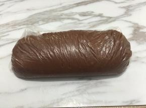 用保鲜袋装起送进冰箱冷藏30分钟