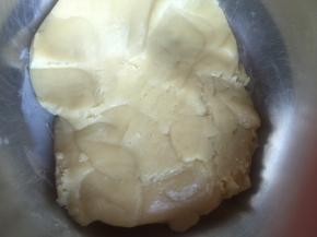 用刮刀拌匀，放置20分钟，按照预拌粉上的说明做的