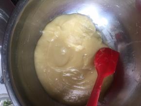 用刮刀搅拌均匀，放置30分钟