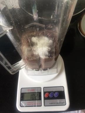 发现因为干打不动，所以将糖和油一起放进去打了