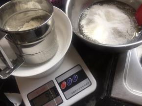 筛入一半预拌粉