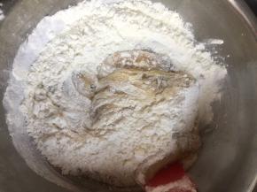 筛入余下的预拌粉