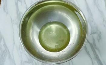 蛋清中加入几滴柠檬汁