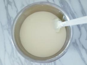 混合好的蛋黄糊