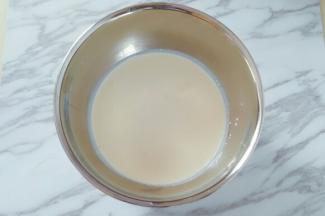 加入盐和白砂糖