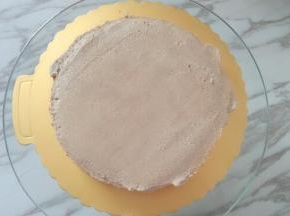 加适量奶油抹均匀