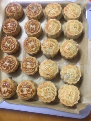 烤好了，伍仁的比自制红豆沙的颜色明显深