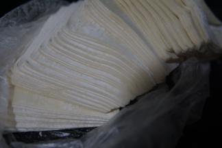 再准备适量馄饨皮