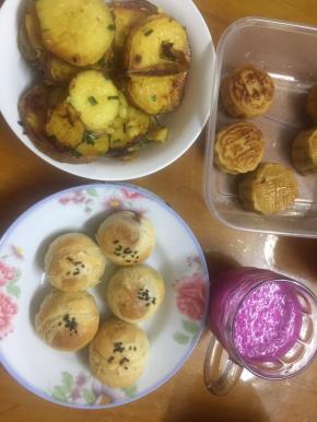 配上月饼，丰盛的早餐