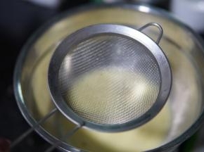 准备面粉筛