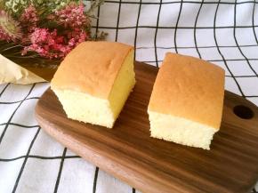 我有点着急，出炉就脱模切开啦，高度有点不一致