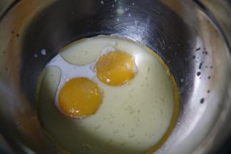 继续放入40克橄榄油