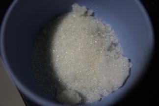 剩余的30克白糖，需要分3次加入蛋白