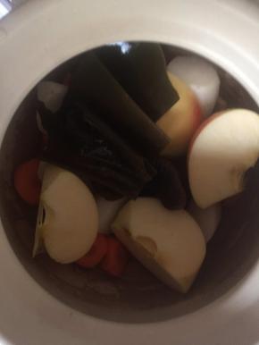 所有食材放入砂锅加入水，水要多一些