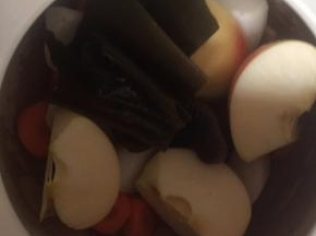 所有食材放入砂锅加入水，水要多一些