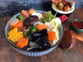 汤底很好喝，秋天凉意来，喝点热汤暖暖胃