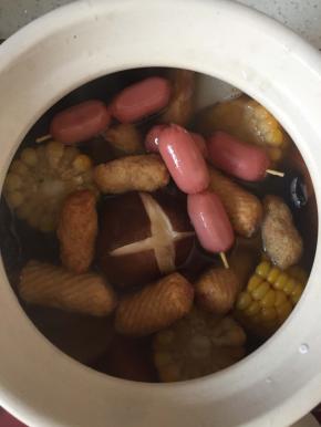 玉米差不多了放丸子类的，可以穿起来