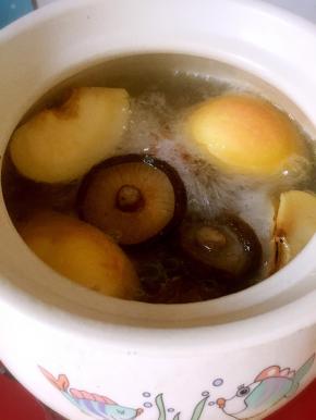 大火烧开小火慢炖一个半小时，