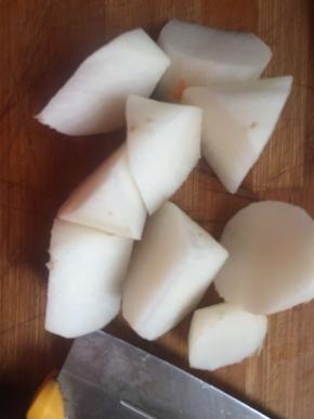 白萝卜切块