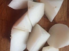 白萝卜切块
