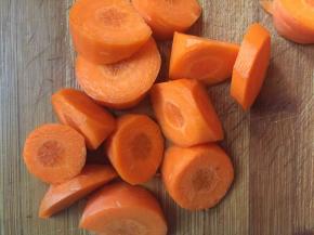 胡萝卜切块
