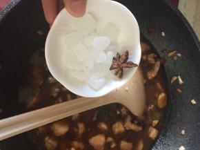 冰糖、八角大火烧开