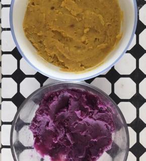 然后趁热捣成细腻的泥