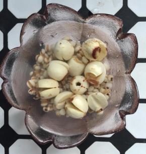 薏米、莲子提前浸泡12小时