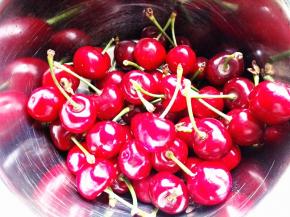 2.	用清水反复冲洗几遍，沥干水分，