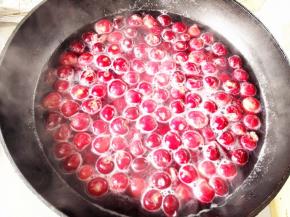 7.	大约1—2分钟煮开就可以了，不要煮太长时间，否则樱桃会变色，