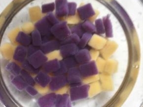 芋圆煮好后立刻放到冰凉白开水里这样的芋圆才会更Q弹