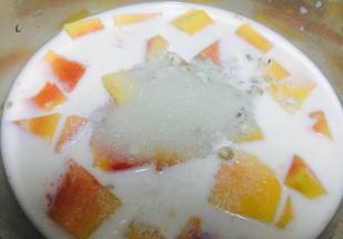 加入适量糖（最好是冰糖，没有用砂糖替代也可）