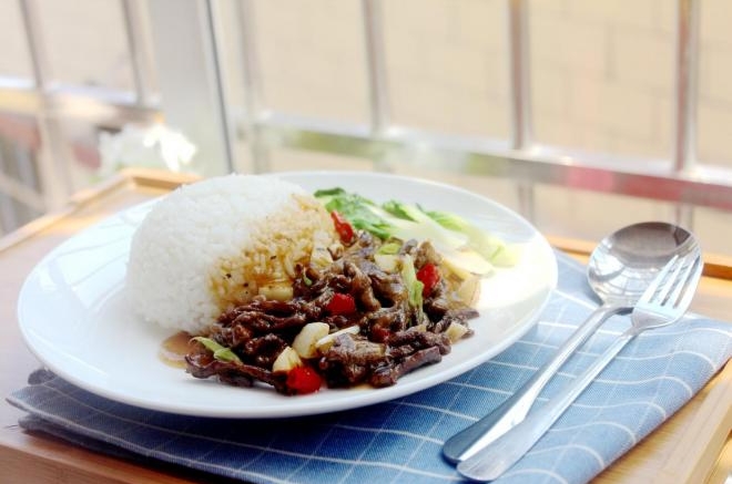 黑椒牛肉饭