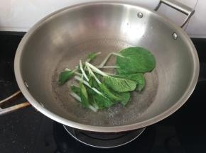 青菜在开水里烫十秒捞出来